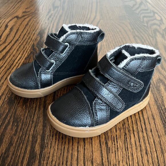 UGG Other - UGG Toddler Rennon Boots (US 7)